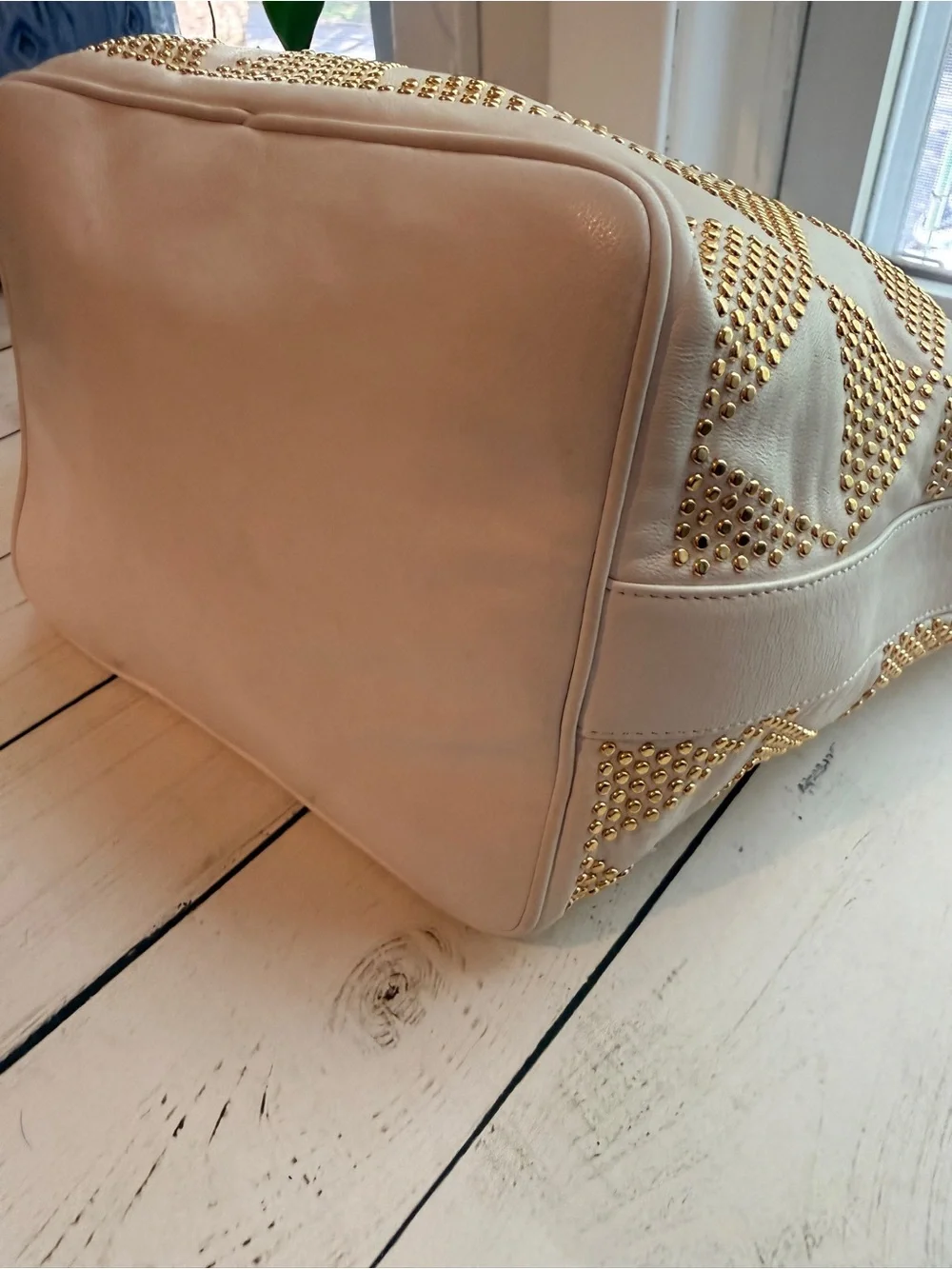 Sharif | Vintage White Crossbody with Gold Triangle Studs